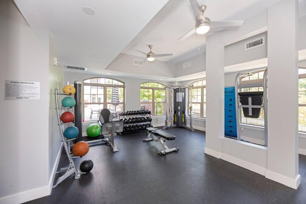 Chic Uptown Unit With Gym, Pool Appartement Charlotte Buitenkant foto