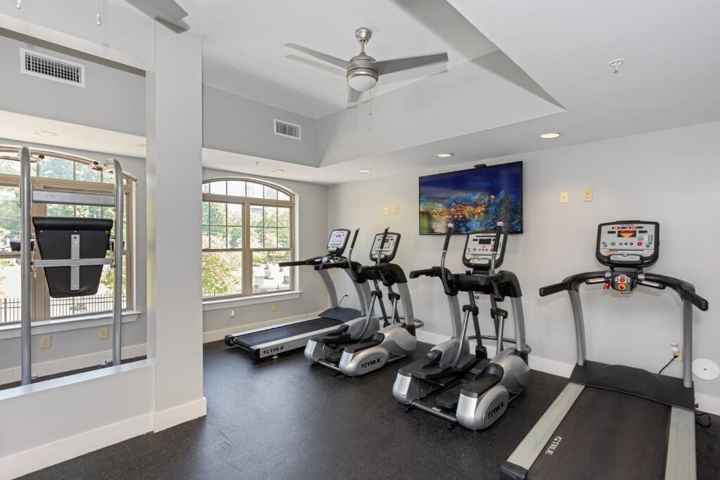 Chic Uptown Unit With Gym, Pool Appartement Charlotte Buitenkant foto
